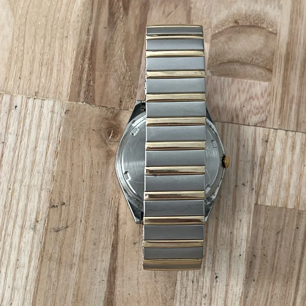 Seiko SQ Men’s Watch Vintage Gold Dial Day Date Window Two-Tone Stretch Bracelet